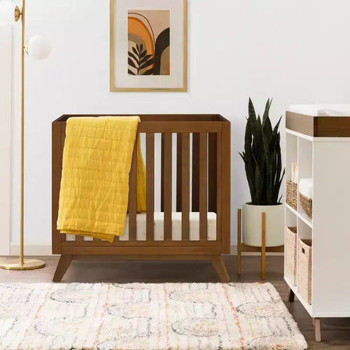 daVinci Otto 3-in-1 Convertible Mini Crib with 4 Mattress